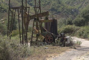 Naftë kemi, por nuk e përpunojmë dot! Nga nëntoka shqiptare u nxorën gati 900 mijë tonë gjatë 2023