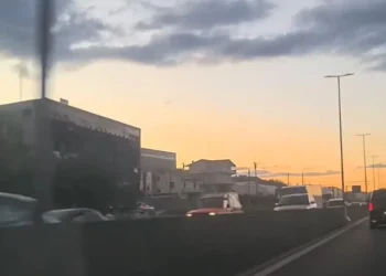 Fundjava e ngrohtë, trafik i rënduar në autostradën Tiranë – Durrës