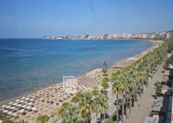 Në Vlorë plazhet janë plot, shërbimet hoteliere punojnë me 70% të kapaciteteve