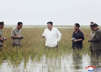 “Nuk duam ndihma nga jashtë”/ Nuk kontrolluan efektet e përmbytjes, Kim Jong-un ekzekuton 30 zyrtarë të lartë