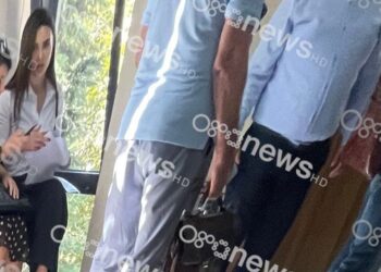 DALIN PAMJET! Besi dhe Xhensila zyrtarisht të divorcuar, paraqiten në Gjykatë për seancën