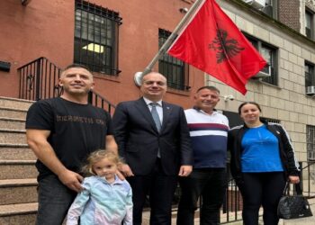 Hasani në Konsullatën e Shqipërisë në New York: Në periudhën janar-shtator janë ofruar 2 600 shërbime
