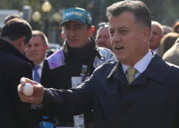 Këta që u rrahën me njëri-tjetrin, të thonë maskara që i shërben Ramës kur i kritikon tani