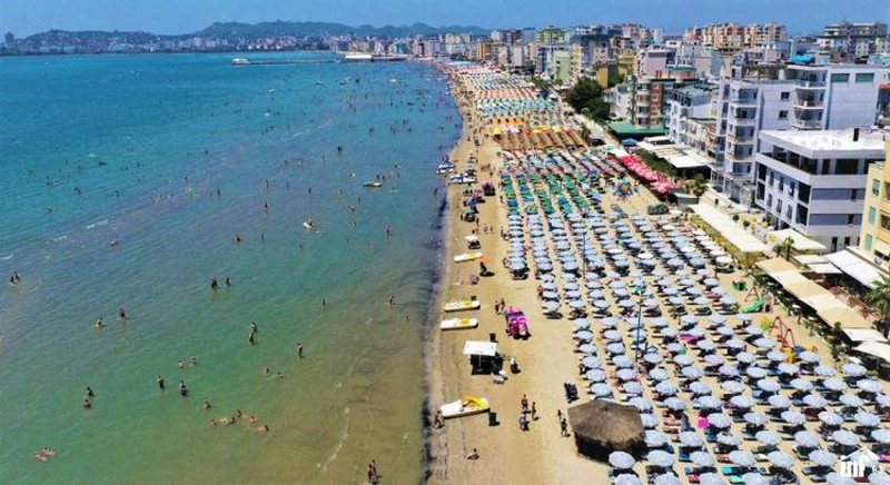 “Ofrohen një sërë sportesh dhe aktivitetesh ujore”/ “Express”: Plazhi i Durrësit, një nga destinacionet më të njohura për britanikët