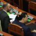 Sesioni i ri parlamentar/ Çfarë e detyroi ta ulë Bashën në fund të sallës në Kuvend? Bardhi: Nuk ishte komod të qendronte mes…