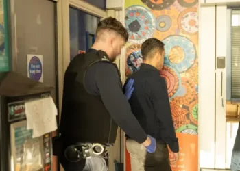 Me pasaportë të falsifikuar drejt Britanisë, arrestohet trafikanti shqiptar i drogës! Pak javë më parë ishte deportuar