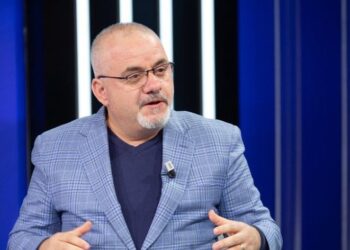 Policia nuk i dha mundësinë as të vishte këpucë, gazetari zbardh detaje nga arrestimi i Marklen Hakës: Ishte mesazh për…