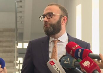 Përfundon mbledhja e grupit, Bardhi zbulon “strategjinë” e Berishës: Ja ku do të fokusohet aksioni politik