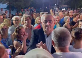 Ambasadorja greke pret Belerin në Himarë: Zëre se ke ditëlindjen sot. O sa u kënaqëm që erdhe