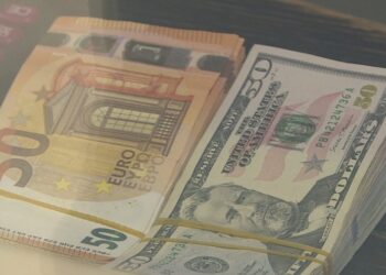 Vijon të humbasë pikë, Euro këmbehet në blerje në nivelin më të ulët ndonjëherë