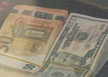 Këmbehet për 99.28 lekë, euro arrin minimum të ri historik, vijon rënien në shtator