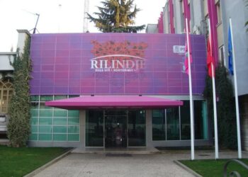 “Opozita do të jetë agresive, por…”/ Peleshi porosi deputetëve të grupit të PS: Evitoni mungesat!