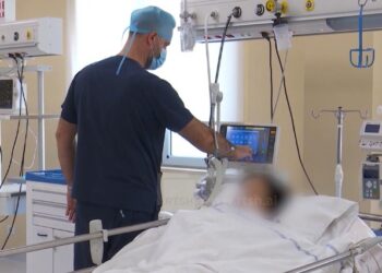 U dogj me benzinë nga ish-bashkëshorti, QSUT: Gjendja e 31-vjeçares e qëndrueshme