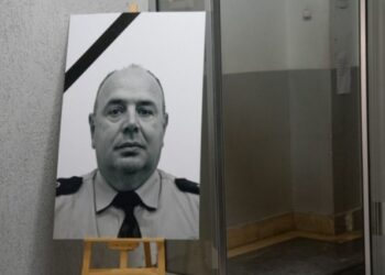 Një vit nga rënia e policit Afrim Bunjaku, homazhe te varri i Heroit të Kosovës