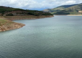 Reshjet e dendura në verilindje nuk ndikojnë te situata hidrike, liqeni i Fierzës nën 280 m