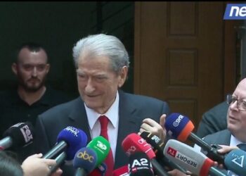 Që nga janari “i mbyllur” në shtëpi, Berisha pas pak në SPAK, çfarë tha për gazetarët