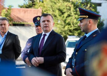 Analisti flet me emra: Një ministër u shkarkua pas takimit në Dubai, Balla gaboi me miellin dhe orizin për Policët