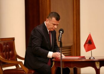 Lëvizja e Taulant Ballës, Luarasi shpjegon ndryshimet e Ramës në qeveri: Nga zërat e brendshme thuhet se…