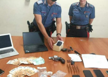 Drogë dhe armë, përfundon në pranga shqiptari në Itali, në banesë iu gjet edhe…