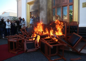 “Dogjën besimin e qytetarëve”, Peleshi u kujton demokratëve integrimin në BE: Duhet të ishim bashkë, jo të përlesheshim me këmbë karrigesh