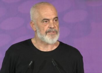 “Pension 500 euro nëse na jepni votën?”/ Rama: S’mund t’i gënjejmë gjyshërit! Do rrisim bonuset e fundvitit, por…