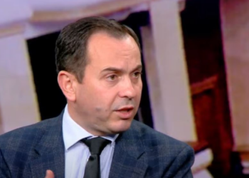 “Mandati i Xhaçkës mund të zgjidhet vetëm nga GJK!”, juristi: Mund të trajtohet në kuadër të një konflikti kushtetues