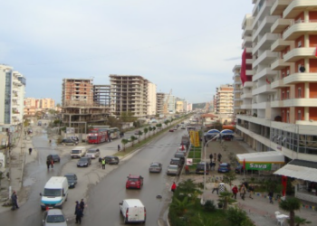 Parkimi në Vlorë, 21 rrugë pritet të bëhen me pagesë, ja ku do të shkojnë të ardhurat