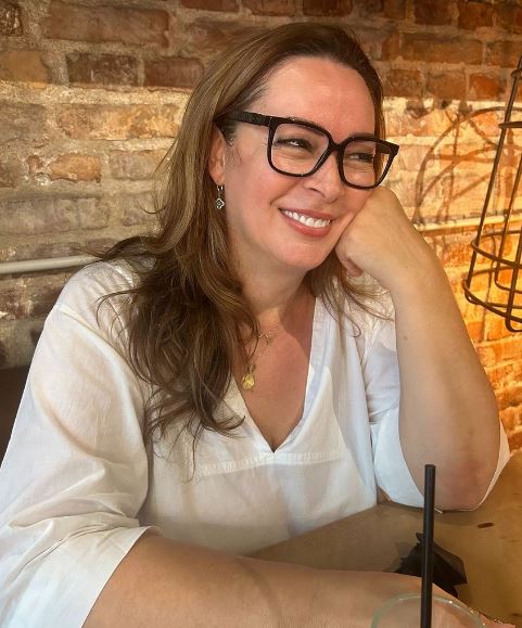 “Dita ime e parë e shkollës me motrën”/ Aktorja e njohur publikon foton nga shekulli i kaluar