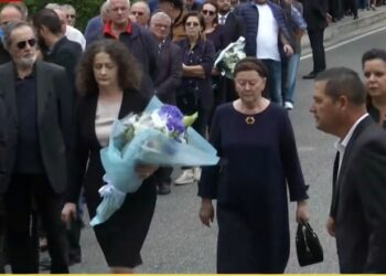 Sali Berisha në arrest shtëpie, në homazhet në nder të Gerti Bogdani marrin pjesë Argita Malltezi dhe Liri Berisha