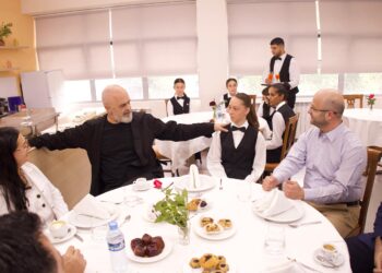 “Nevoja për punonjës të kualifikuar është alarmante”,  Rama në shkollën profesionale në Elbasan: Kur thoshim ‘punë ka, por s’ka specialistë’ talleshin me ne, por…