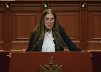 “Të lëmë drejtësinë të flasë”/ Skandali me mbetjet, Kumbaro sqaron procedurën: Të rrezikshme nuk do të thotë toksike