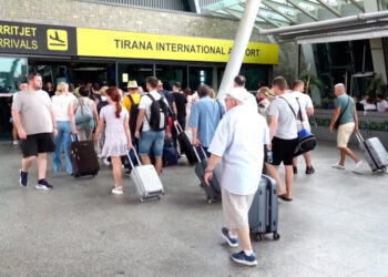 Rekord i ri, aeroporti i Tiranës tejkalon 8 milionë pasagjerë për rreth 9 muaj