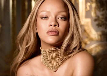 Vetëm me të brendshme, Rihanna i vë “flakën” rrjetit me postimet e fundit