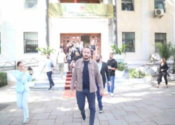 Pse nuk u arrestua në sallën e gjyqit Salianji, si Saimir Tahiri? Avokati “hedh dritë”