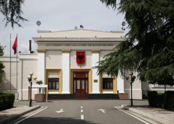 Nis sot sesioni i ri parlamentar! Nga interpelancat, te skandali i mbetjeve toksike dhe reforma zgjedhore, partitë përcaktojnë betejat kryesore në Kuvend
