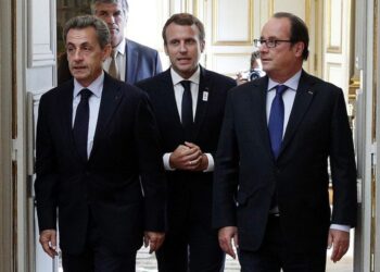 Ditë të vështira?! Macron kërkon këshilla nga Hollande dhe Sarkozy për krizën qeveritare