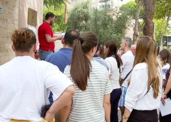 Shtatori do t’i gjejë shkollat pa mësues?! Ministrja Manastirliu del me njoftimin e rëndësishëm për mësuesit e rinj