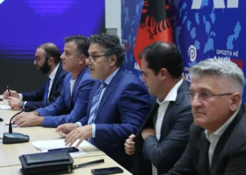 “Ti Flamur i fryn në vesh…”/ Debate në Këshillin Kombëtar të PD, Murrizi i kthehet Palokës dhe Nokës: Dikush tha do hidhem nga ballkoni po erdhi Berisha