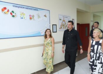 Viti i ri shkollor, Veliaj apel prindërve: Mos e përdorni makinën për distanca të vogla të hënën