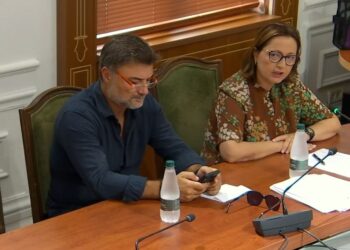 “T’ju vijë turp e të ulni kokën”/ “Plas” sherri te Ligjet”, Bushka i kthehet deputetëve të opozitës: S’mund të uzurponi komisionin