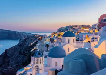 Doni të shkoni me pushime në Mykonos dhe Santorini? Njihuni me rregullin e ri që prek “xhepin” tuaj