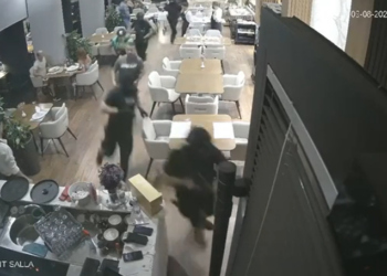 Gazetari nxjerr videon: Shikoni si forcat RENEA shkaktuan panik te turistët në Lungomare