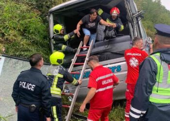 Ishin nis nga Kosova drejt bregdetit shqiptar për pushime, aksidentohet autobusi me pensionistë