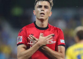 Shkëlqimi i Jasir Asanit, futbollisti i Kombëtares zgjidhet lojtari i muajit