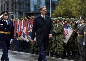 Mes tensionesh me Kosovën, Vuçiç miraton rivendosjen e shërbimit të detyrueshëm ushtarak
