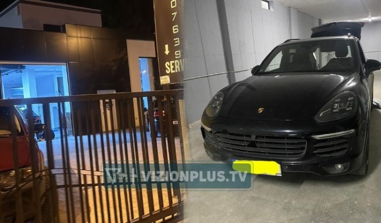 FOTO / Atentati në Shkodër, ja garazhit ku grupi i vrasësve mbante makinat e krimeve, ky është “Porsche” i vjedhur në Sllovaki