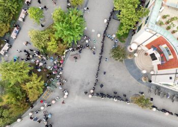 Erdhi vjeshta, por Berisha e Meta ende s’mbledhin dot njerëz për protesta
