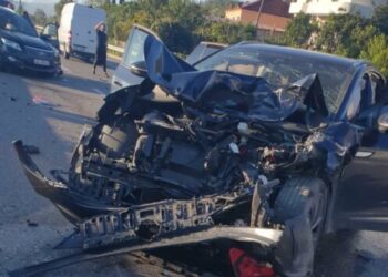 Aksident i trefishtë pranë Elbasanit, përfundojnë në spital katër persona