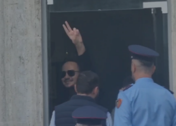 Zyrtarisht i arrestuar! Ervin Salianji shkon në Policinë e Tiranës pas dënimit me burg