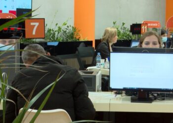 Udhëheqin pagat në sektorin publik, fermerët më pak të paguarit në tremujorin e dytë